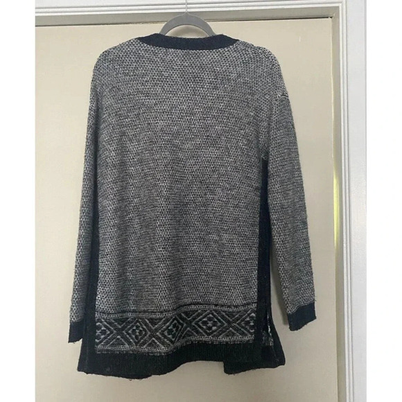 Gap Women’s Black and White Cardigan Size Small - Picture 2 of 5